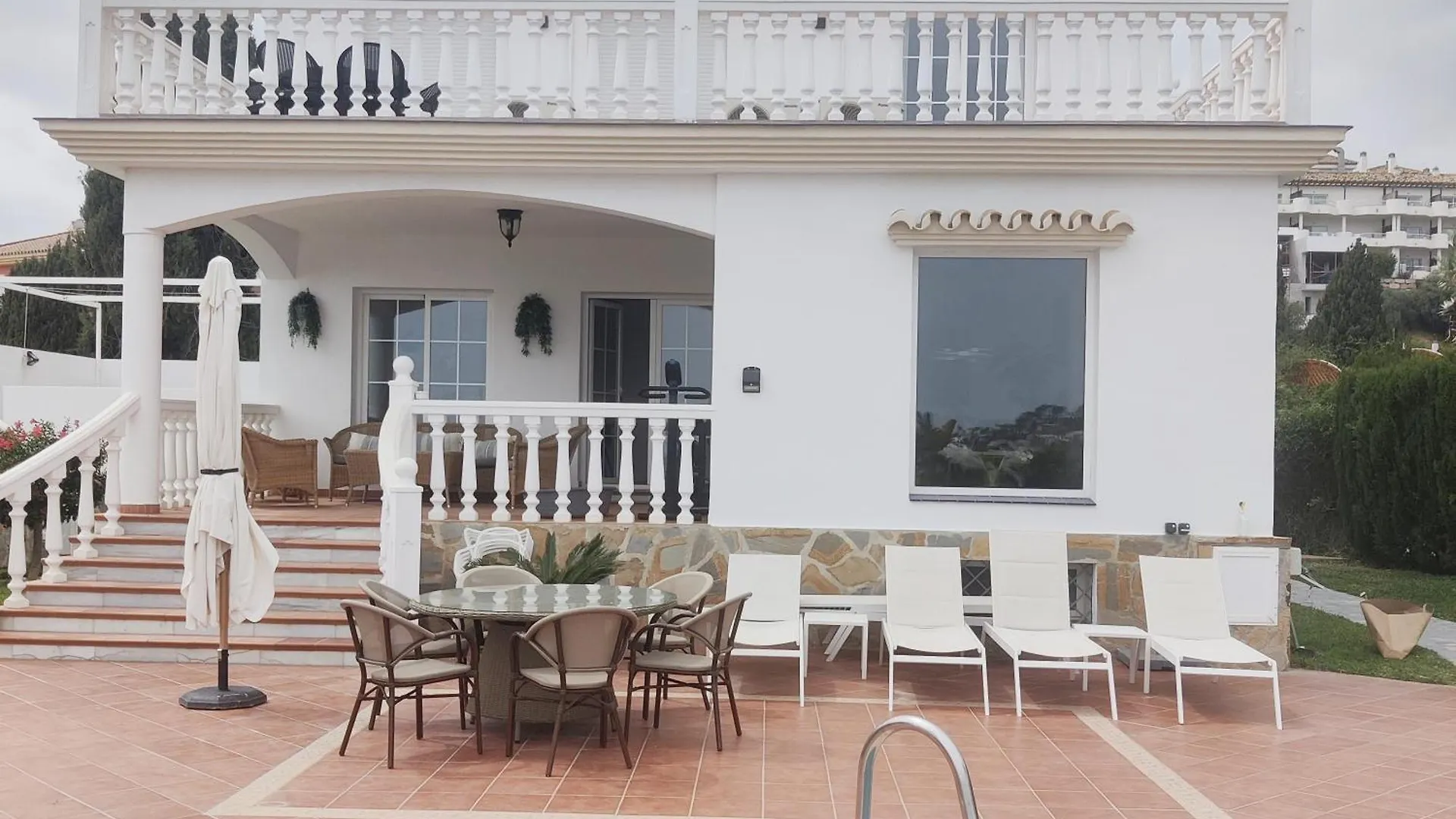 Kontakte von Charming Mansion - Pool - Patio - 5 Bedrooms